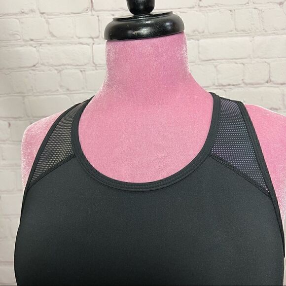 Zumba Fitness Strong Nation Zumba REFLECTIVE SCOOP BRA black Medium NWT - Picture 11 of 12